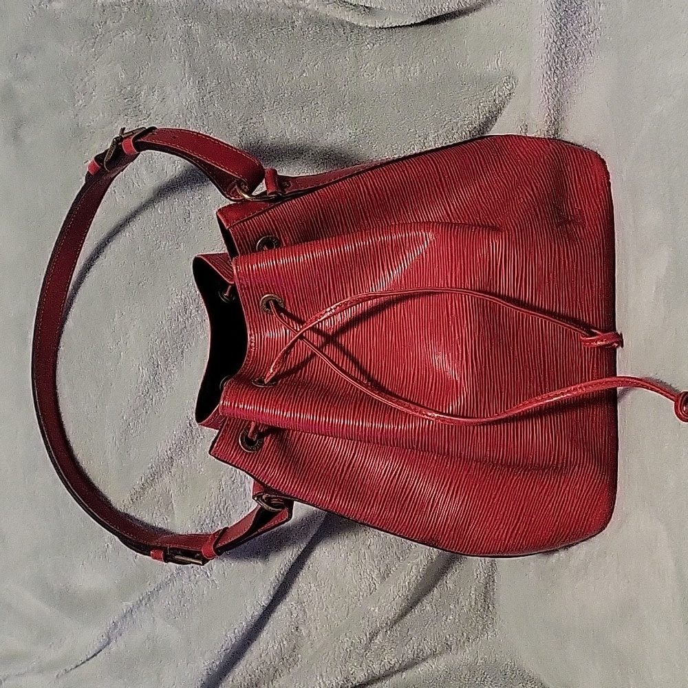 Authentic Louis Vuitton Epi Noe
